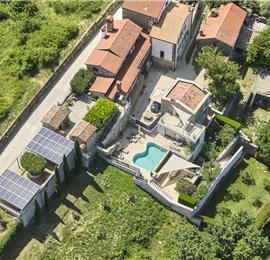 4 Bedroom Luxury Villa Retreat with Heated Infinity Pool near Buje, Sleeps 8-10